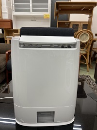 パナソニック衣類乾燥除湿機　Panasonic　デシカント式～14畳ホワイト2018年式F-YZR60
