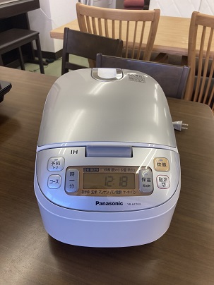 2015年パナソニック Panasonic  5.5合炊き IH炊飯器 SR-HC104-W