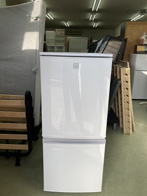 シャープ　ノンフロン冷凍冷蔵庫　キーワードホワイト　SJ-14E3-KW 　2016年製