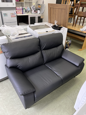 🛋️🔥高級感MAX‼ 美品ソフトレザー調ブラック2人掛けソファ✨極上の